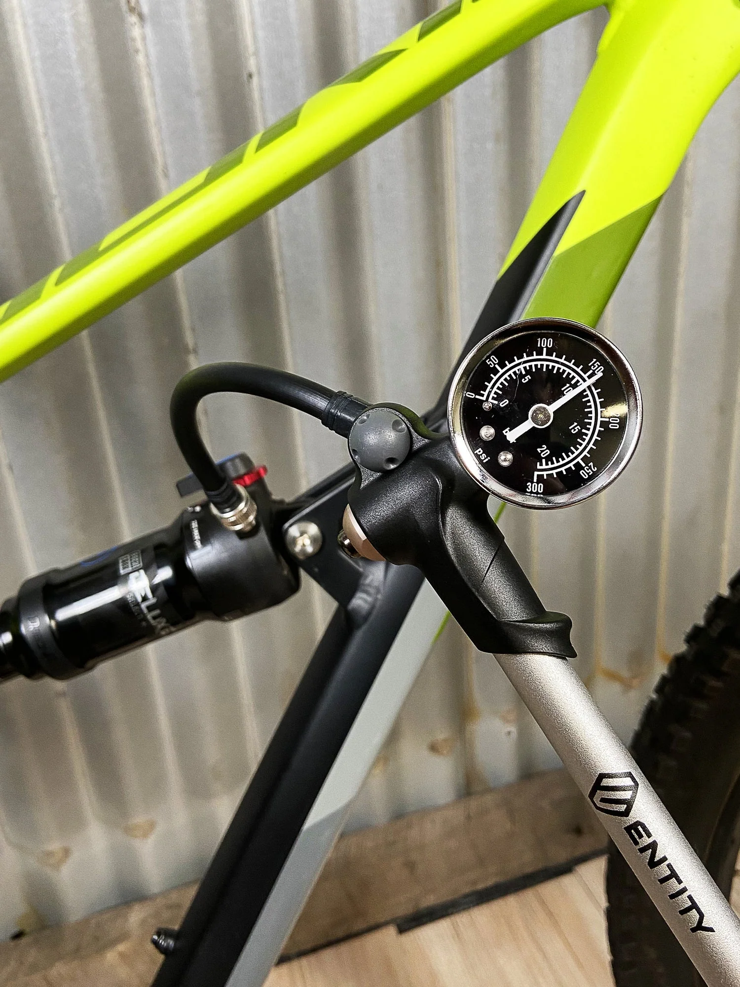 Entity SP15 Bicycle Shock Pump with Gauge - Image 5