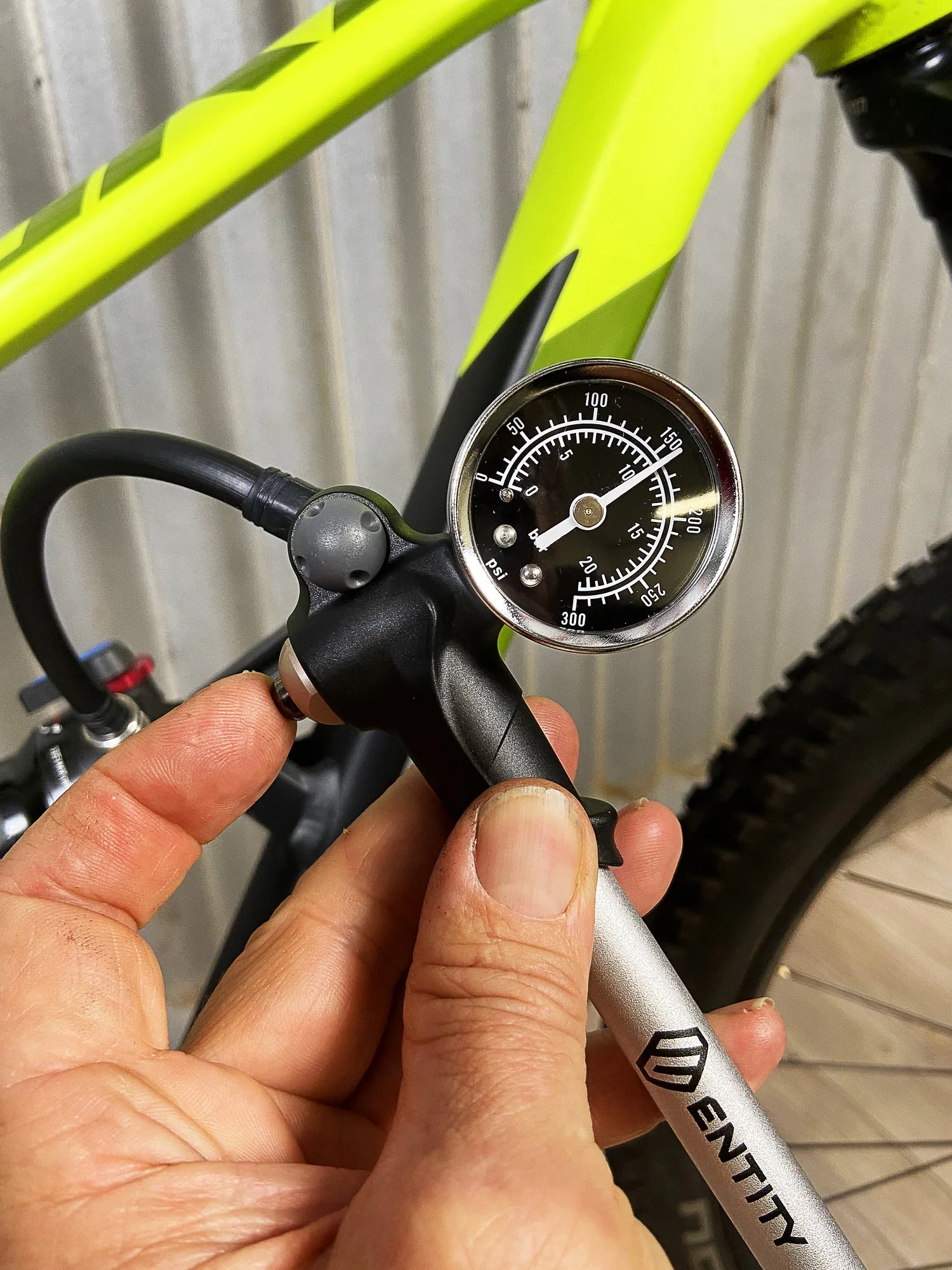 Entity SP15 Bicycle Shock Pump with Gauge - Image 6