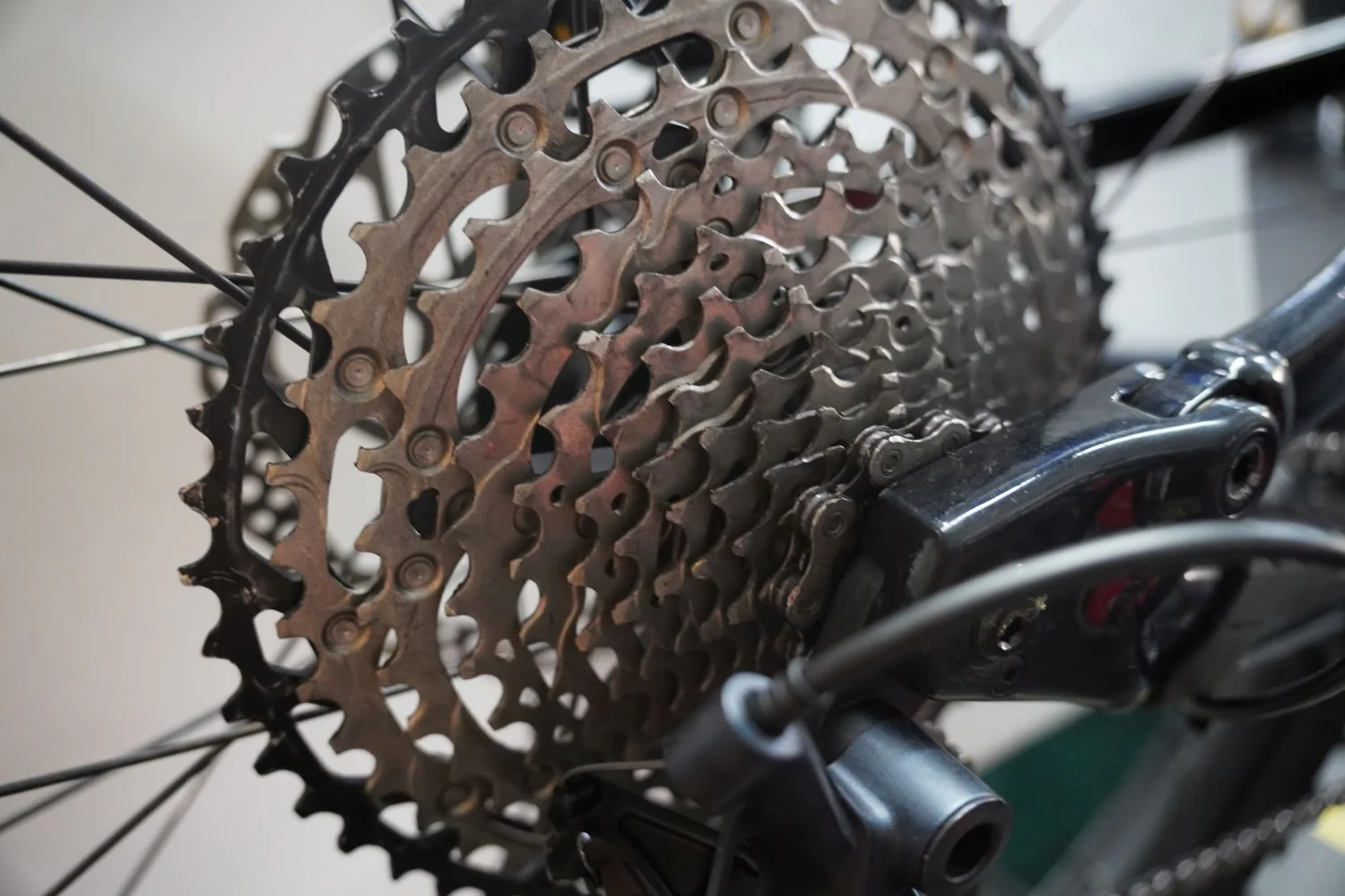 Ex Demo - Polygon Siskiu T8 - Mountain Bike [Black/Gold] L2 - Image 17