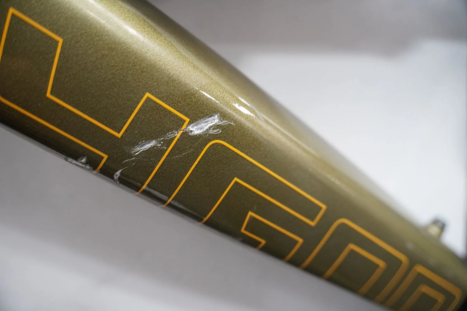 Ex Demo - Polygon Siskiu T8 - Mountain Bike [Black/Gold] L2 - Image 3