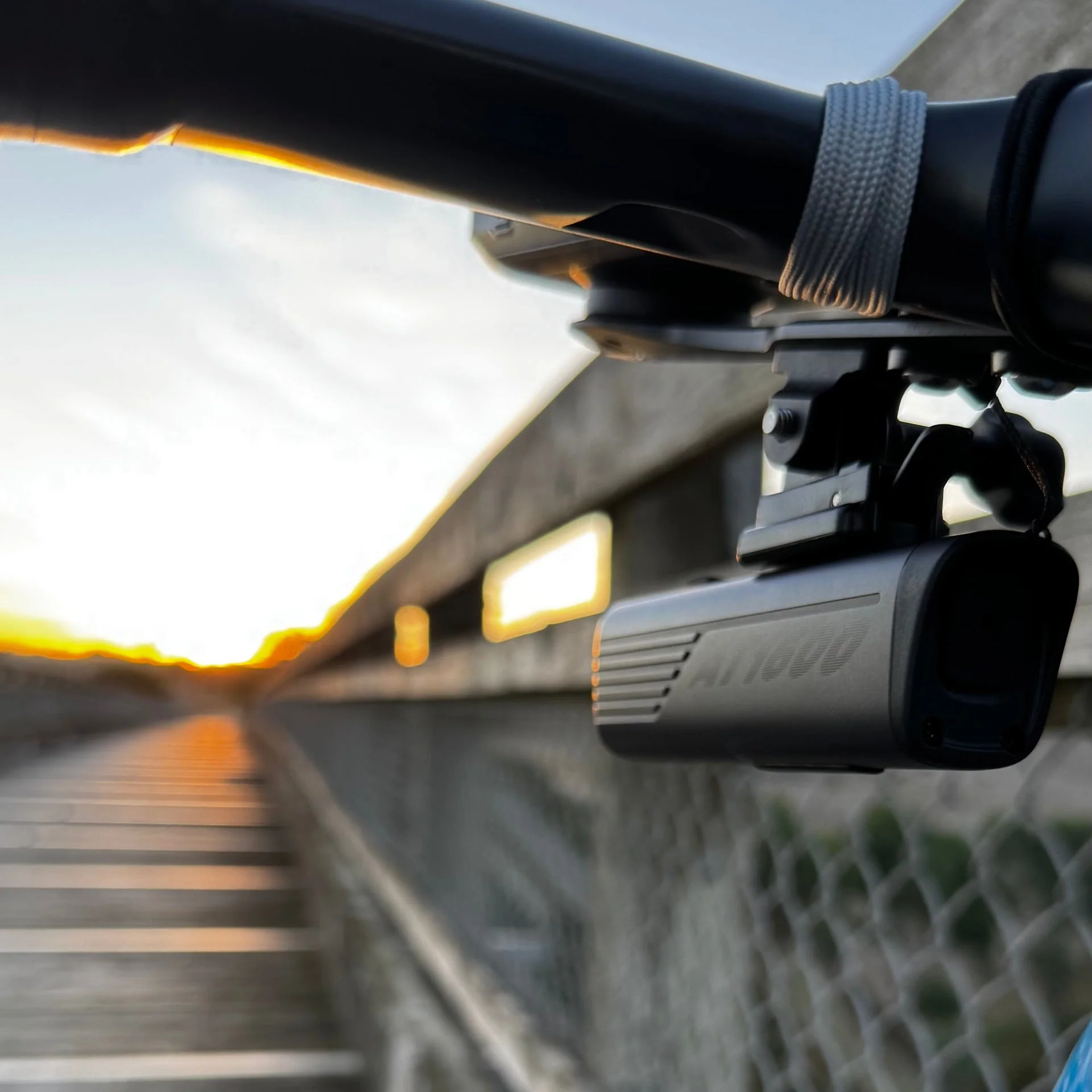 Magene Antares 1600 Smart Headlight - Image 3