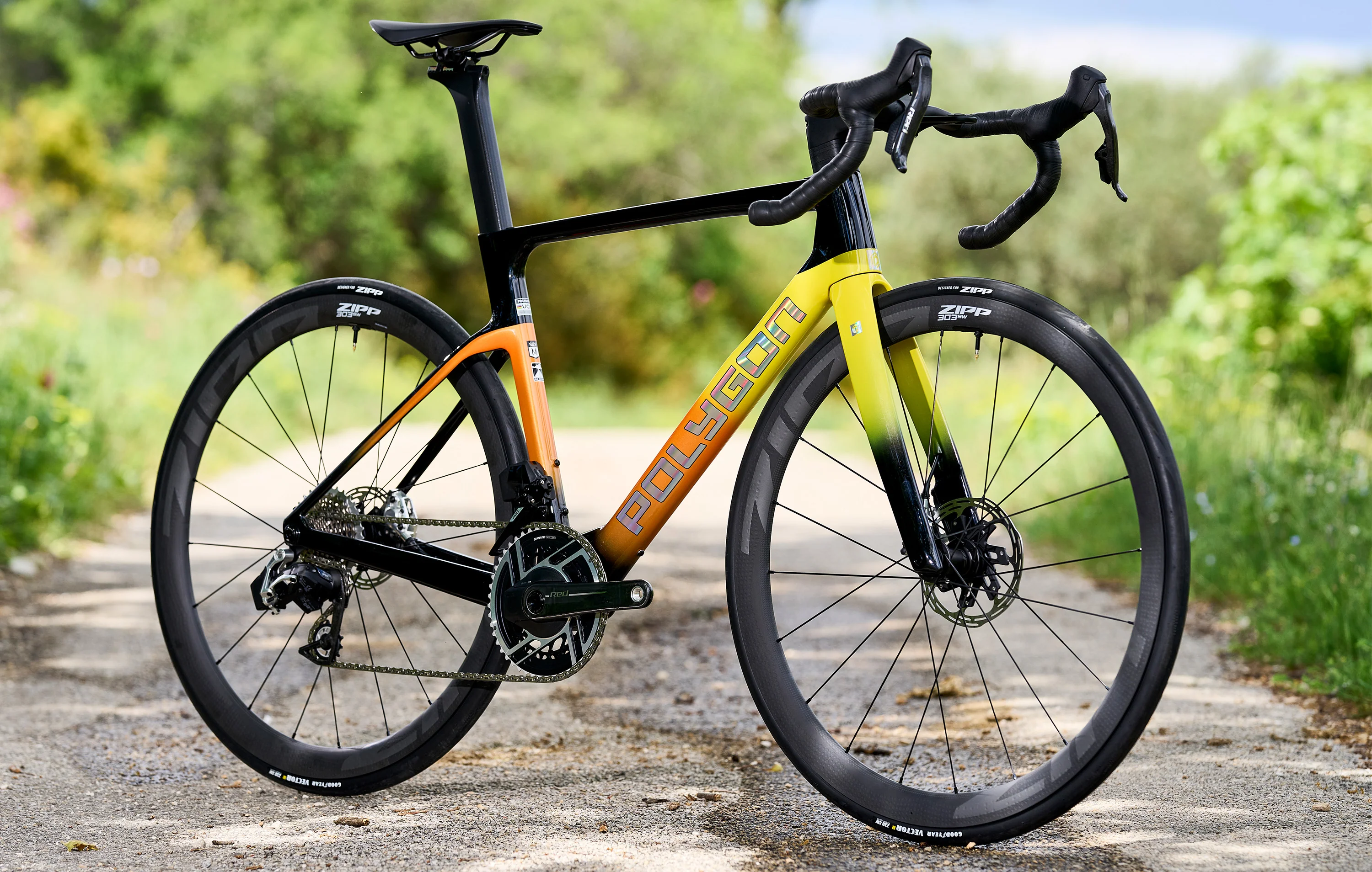Polygon Helios A0 - SRAM Red AXS Carbon Road Bike - Image 5