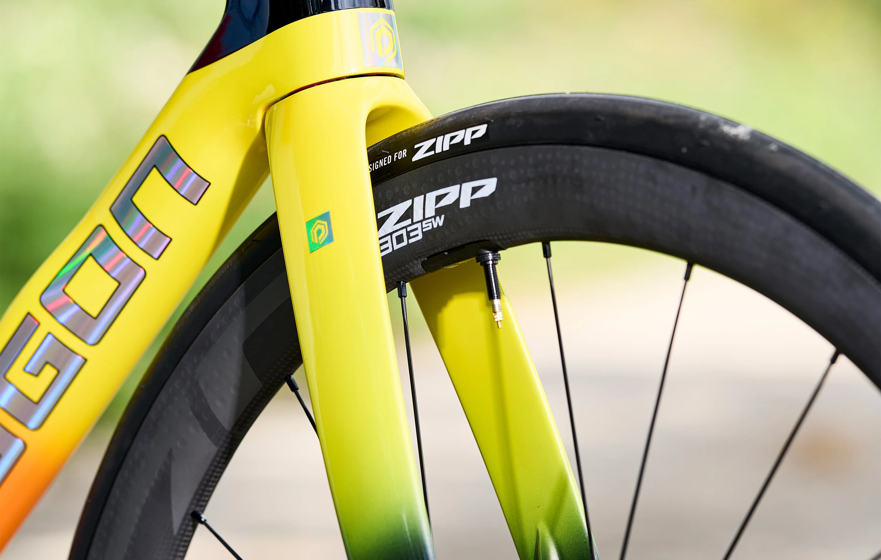 Polygon Helios A0 - SRAM Red AXS Carbon Road Bike - Image 8
