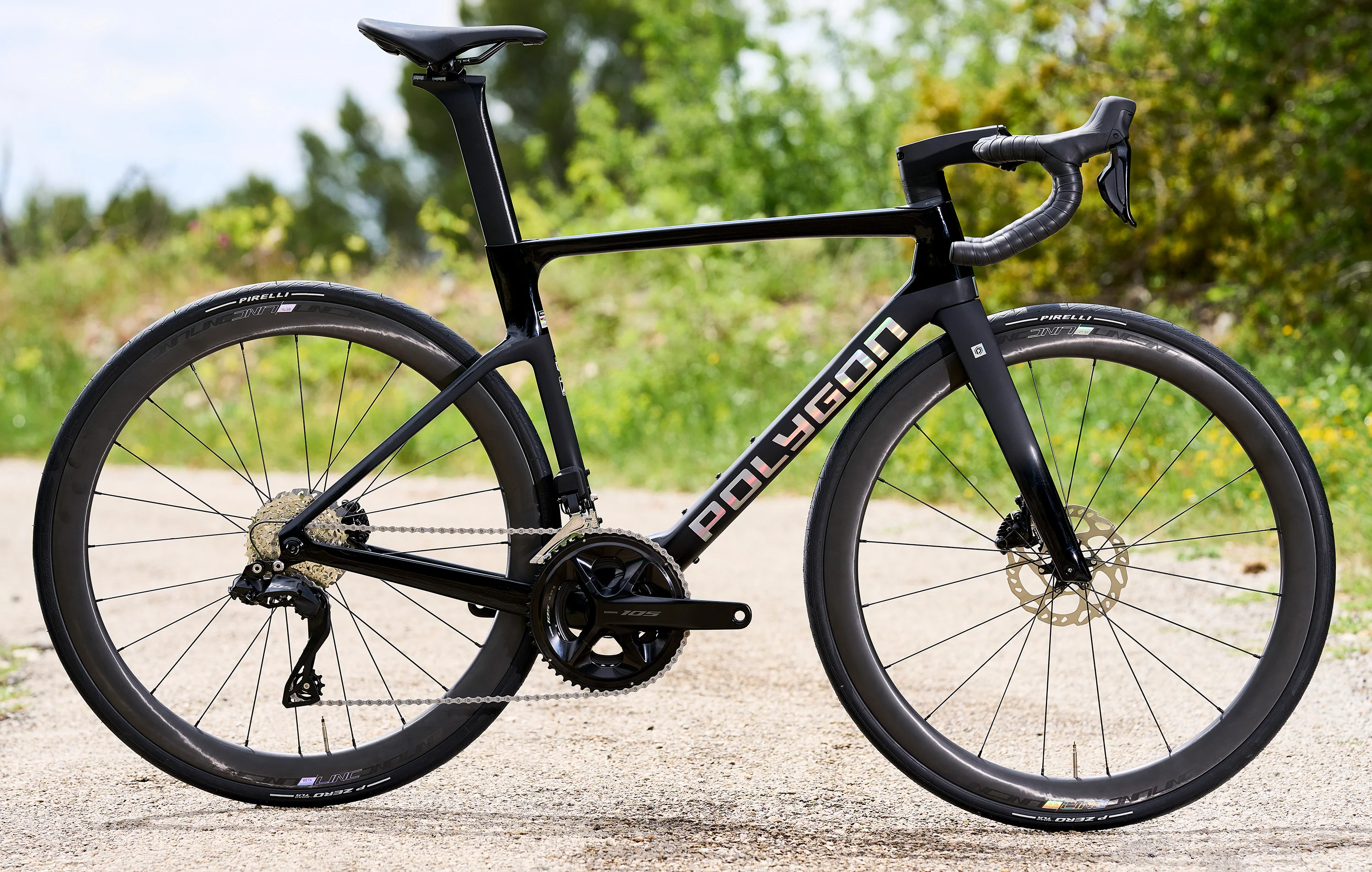 Polygon Helios A7 - 105 Di2 Carbon Road Bike - Image 5
