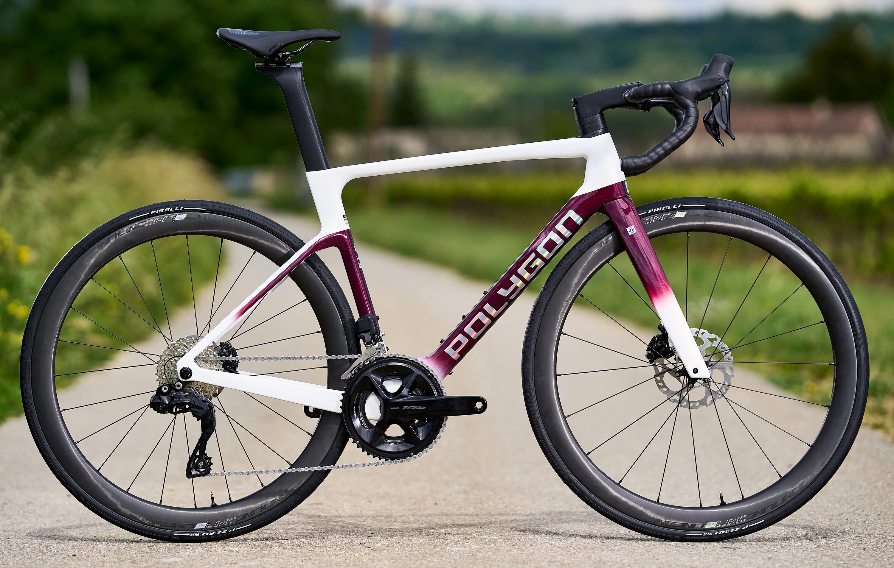 Polygon Helios A7 - 105 Di2 Carbon Road Bike - Image 6