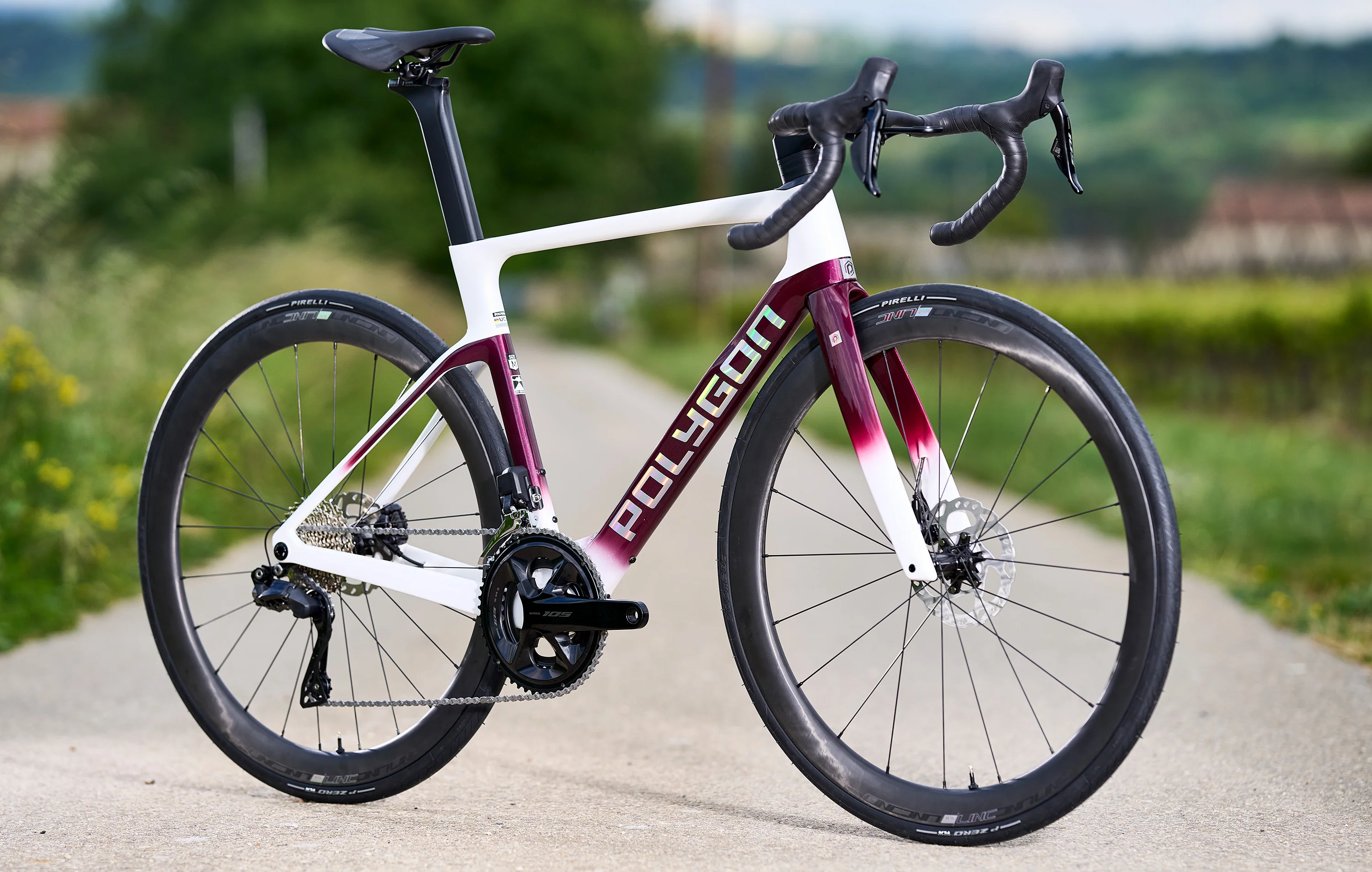 Polygon Helios A7 - 105 Di2 Carbon Road Bike - Image 8