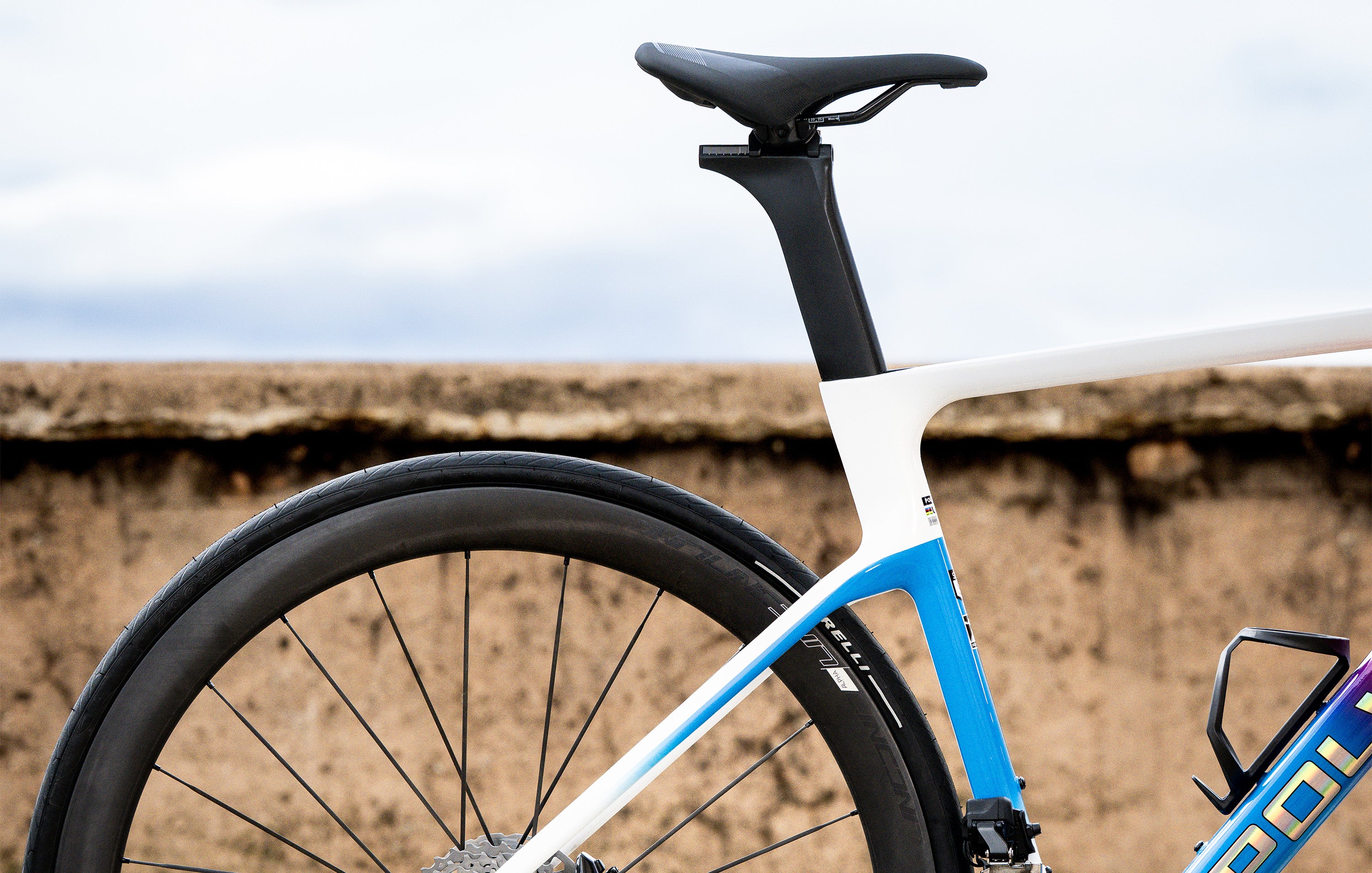 Polygon Helios A9 - Dura Ace Di2 Carbon Road Bike - Image 9