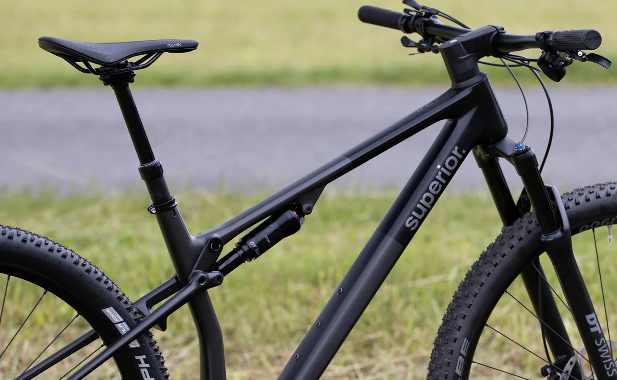 Superior XF 9.7 RC - Carbon XC Mountain Bike - Image 4